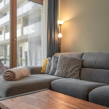 Modern With Spacious Terrace Apartmán