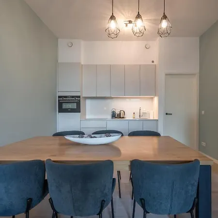 Modern With Spacious Terrace Daire